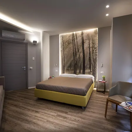 לינה וארוחת בוקר In Centro 4*